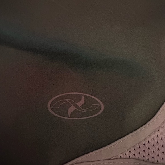 Green athletic shorts - Picture 5 of 5